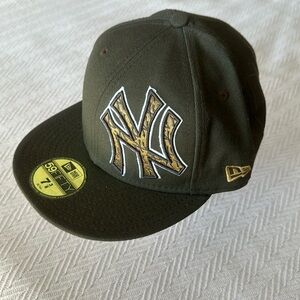 7 3/8 New York Yankees New Era Fitted from 2000s Size 7 3/8